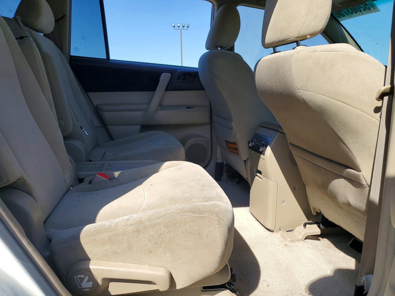 2010 TOYOTA HIGHLANDER BASE photo 31