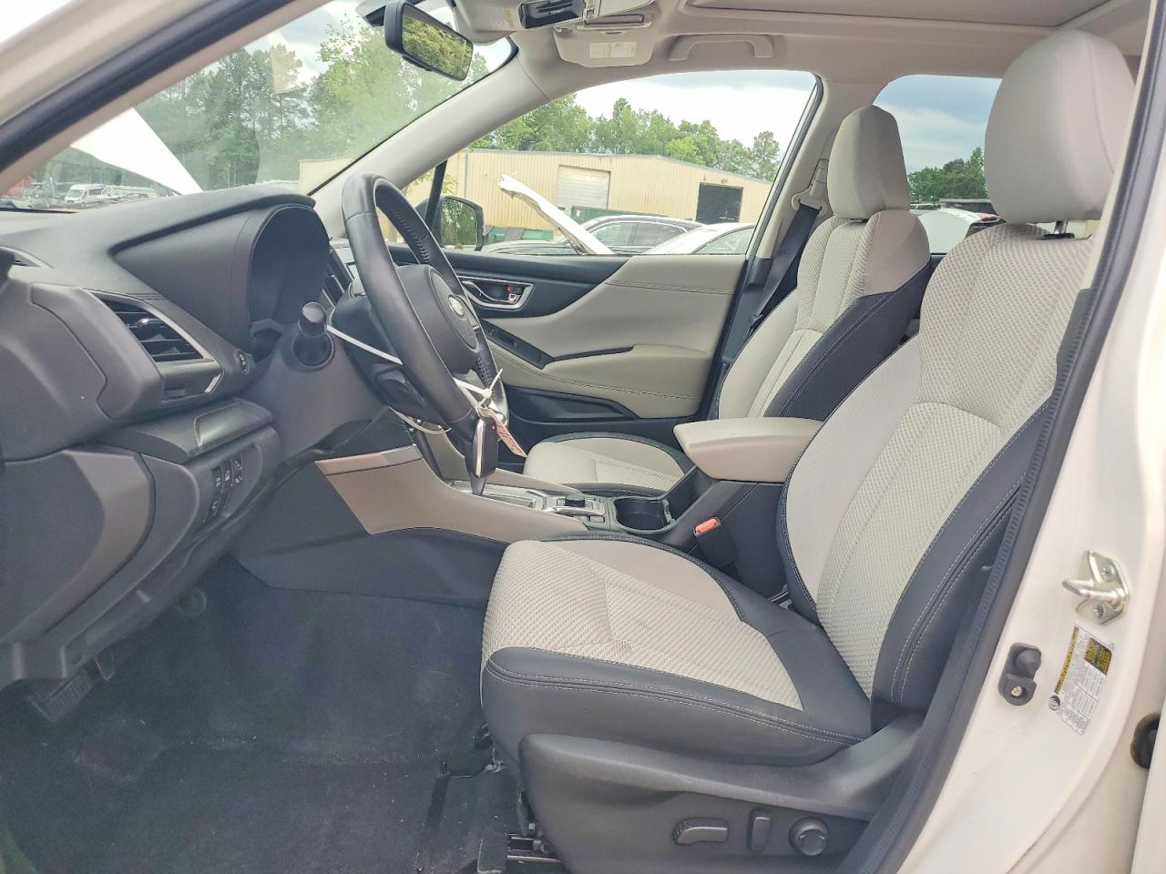 2021 SUBARU FORESTER photo 19