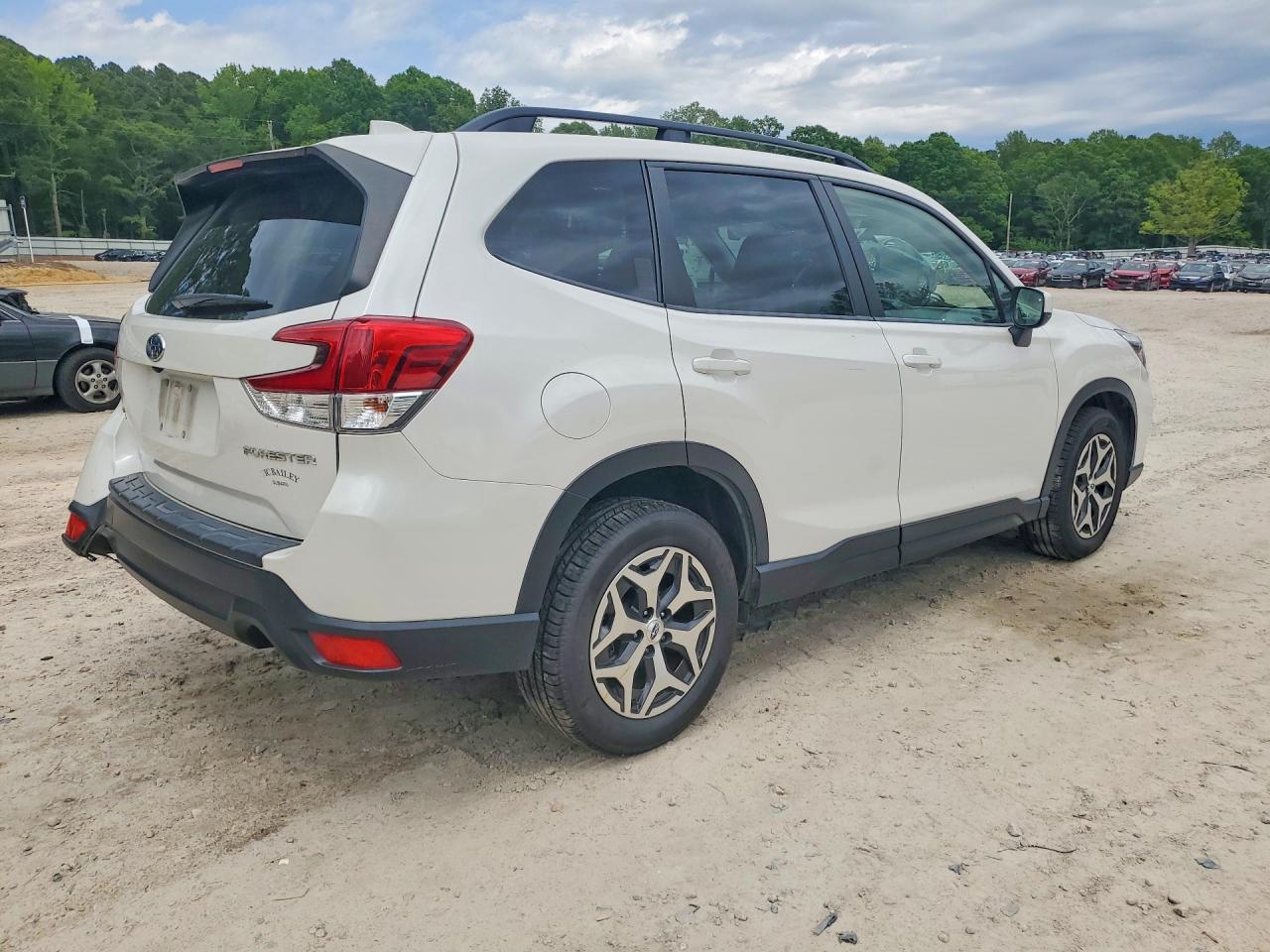 2021 SUBARU FORESTER photo 7