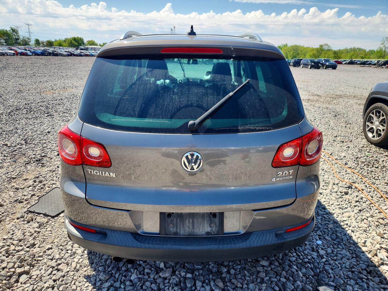 2011 VOLKSWAGEN TIGUAN S photo 11