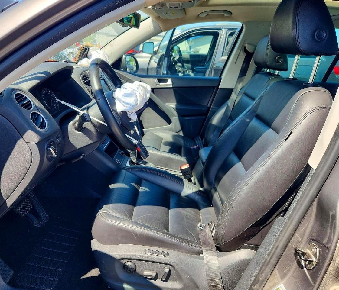 2011 VOLKSWAGEN TIGUAN S photo 13