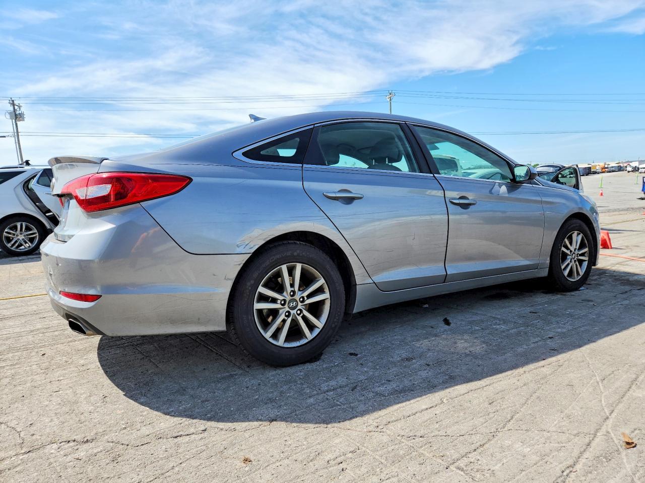 2015 HYUNDAI SONATA SE photo 5