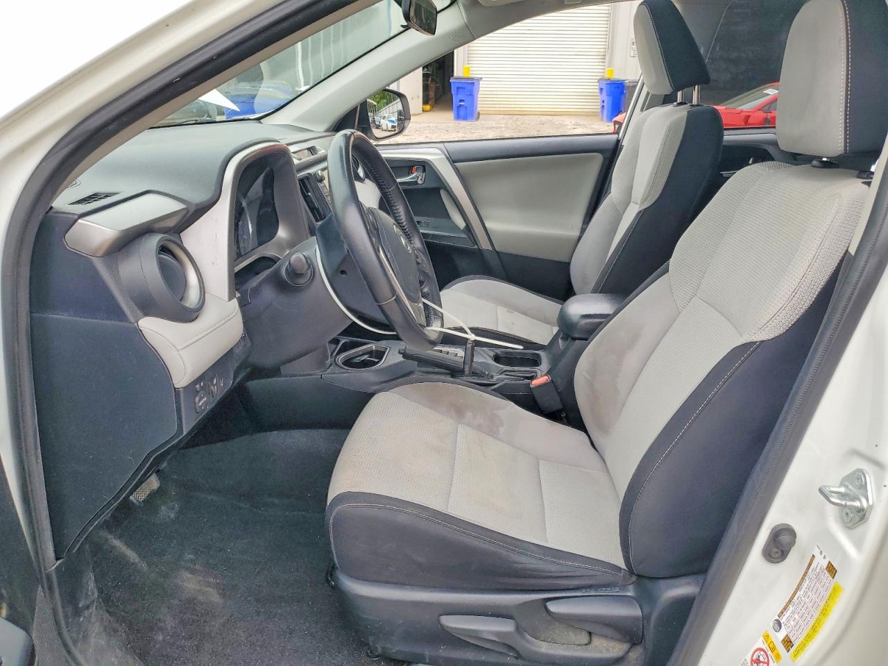 2016 TOYOTA RAV4 XLE photo 13