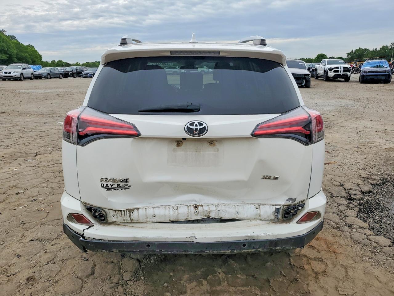 2016 TOYOTA RAV4 XLE photo 11