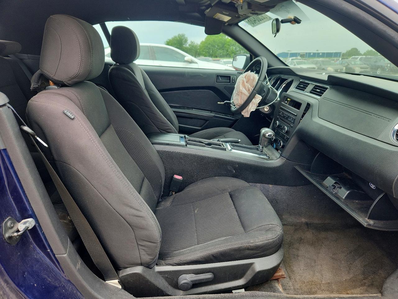 2012 FORD MUSTANG photo 19