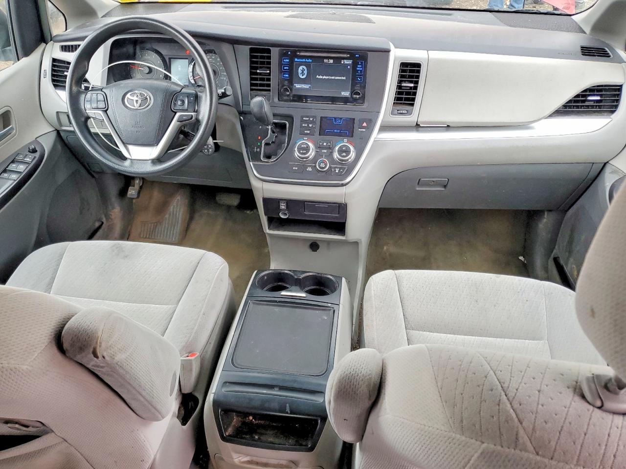 2015 TOYOTA SIENNA LE photo 15