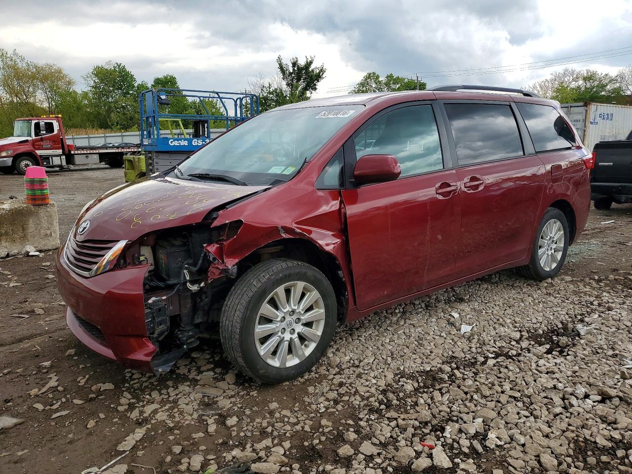 2015 TOYOTA SIENNA