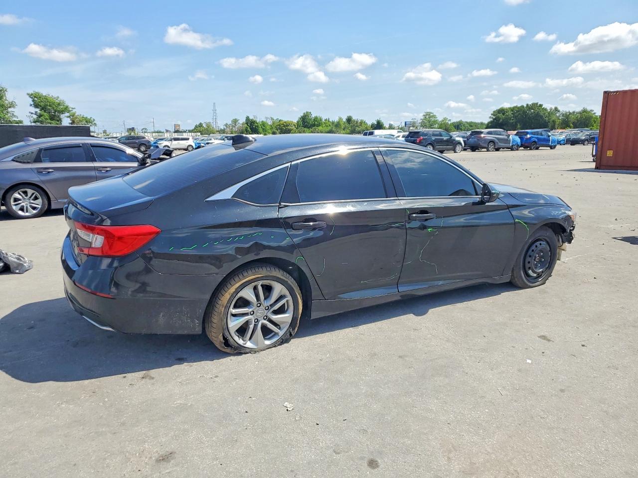 2018 HONDA ACCORD LX photo 9