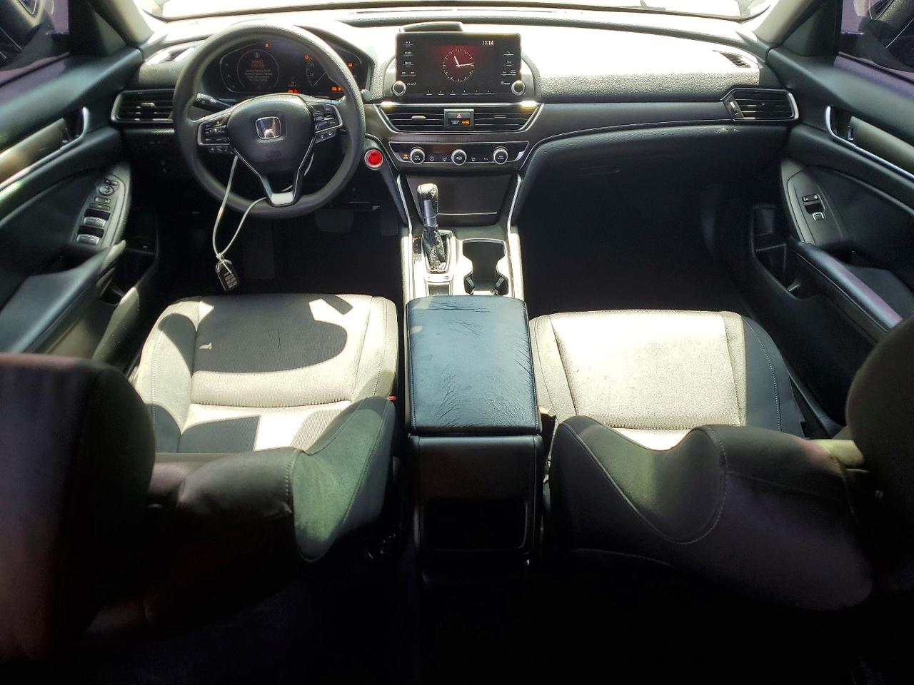 2018 HONDA ACCORD LX photo 29