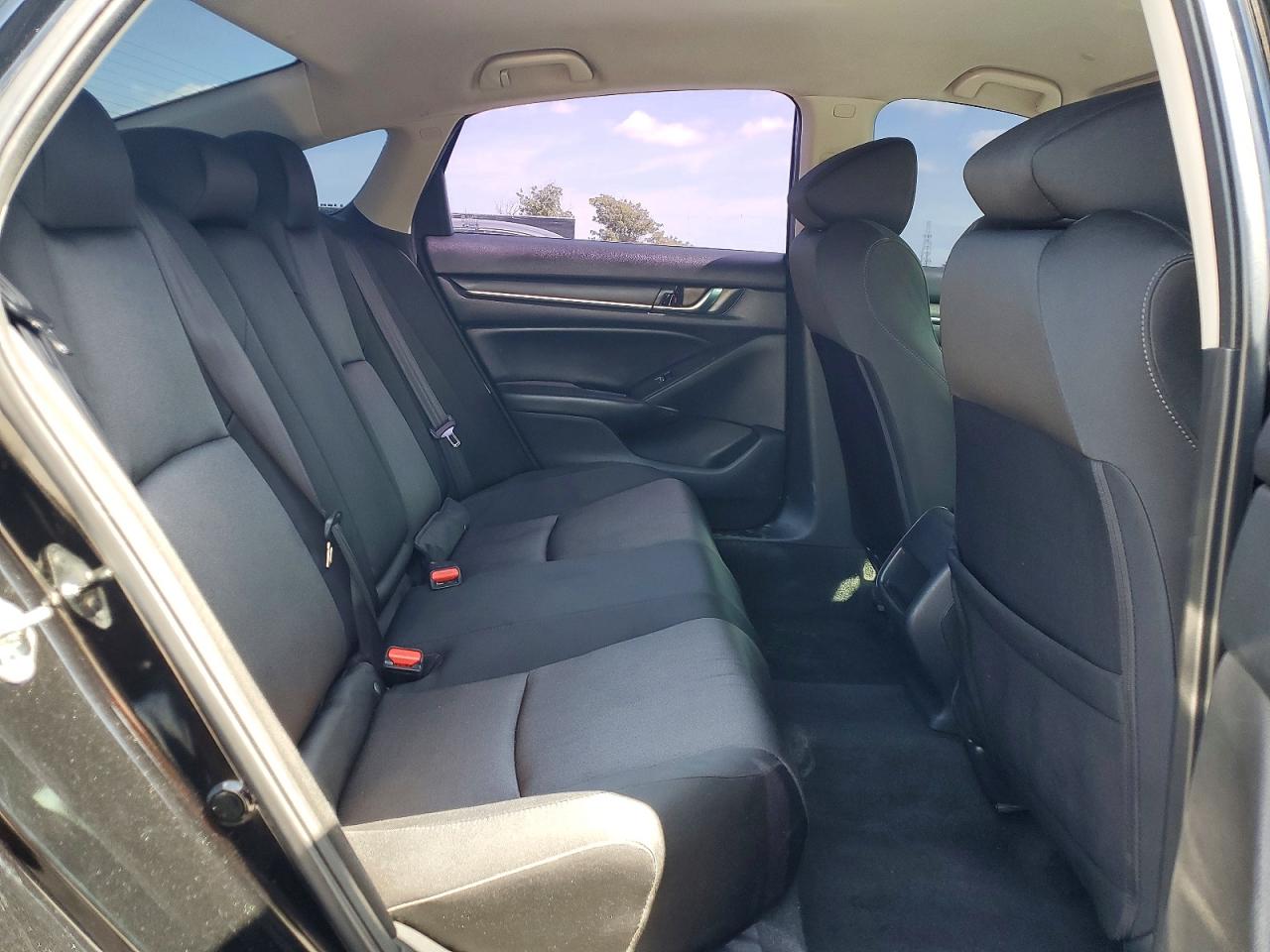 2018 HONDA ACCORD LX photo 37