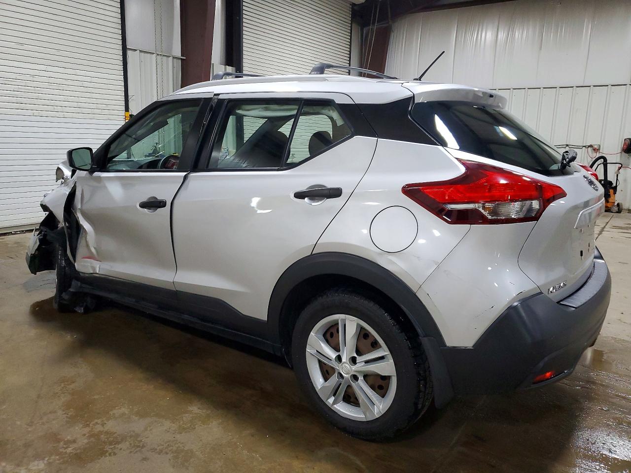 2019 NISSAN KICKS S photo 3