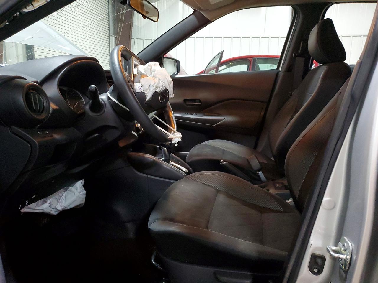 2019 NISSAN KICKS S photo 13