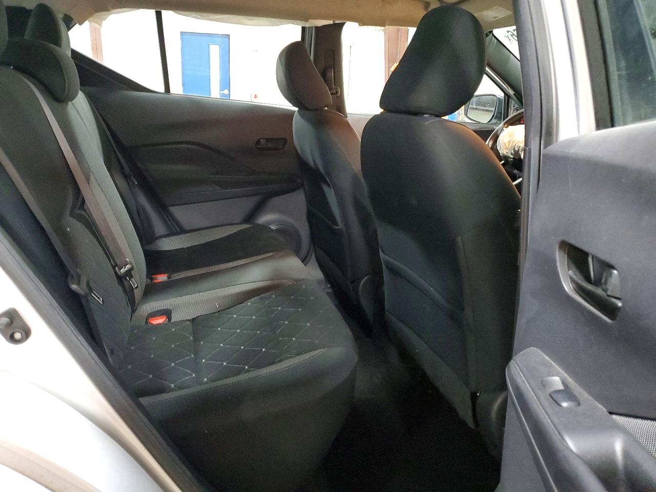 2019 NISSAN KICKS S photo 21