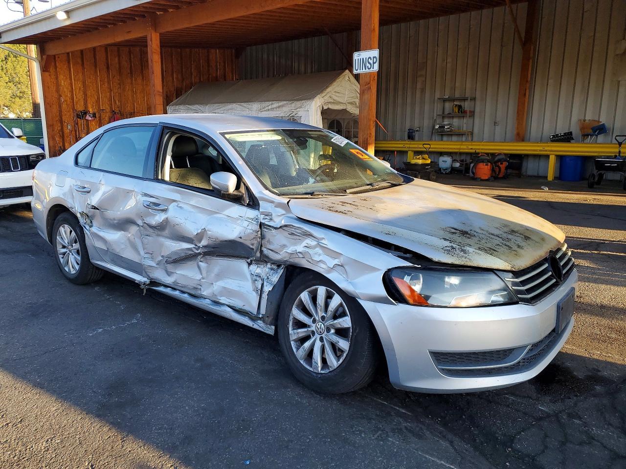 2015 VOLKSWAGEN PASSAT S photo 7