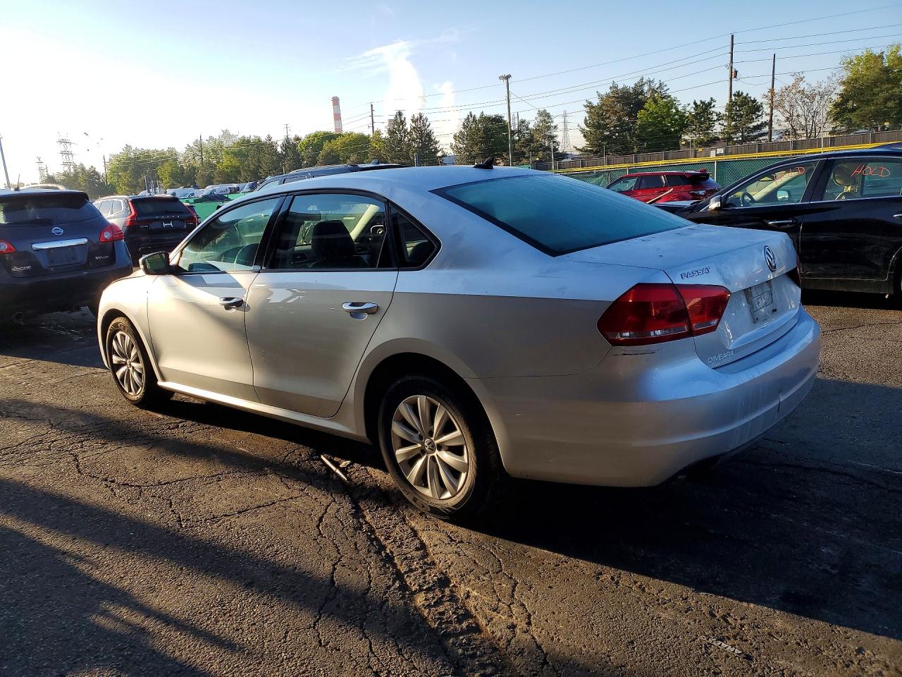 2015 VOLKSWAGEN PASSAT S photo 3