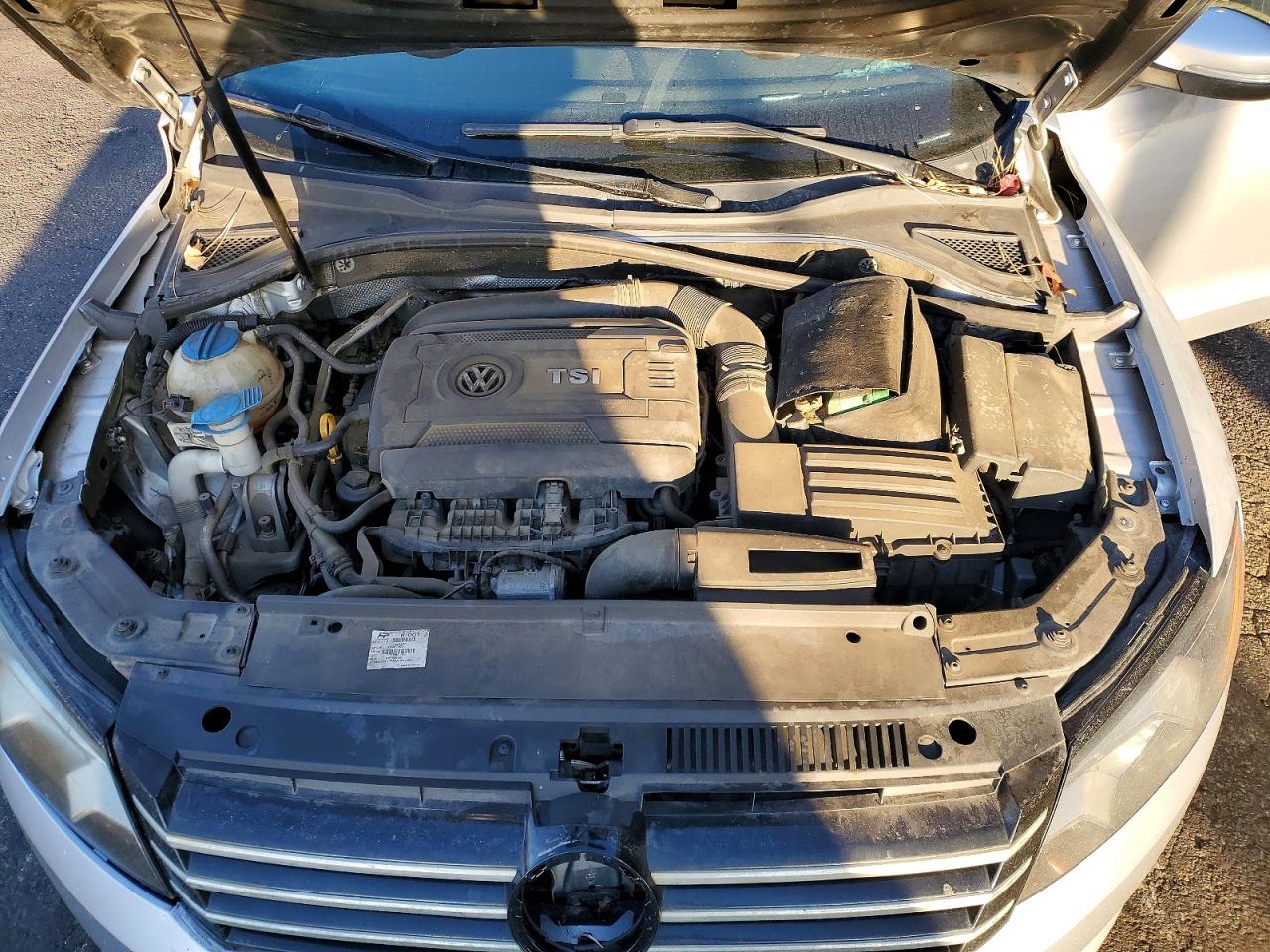 2015 VOLKSWAGEN PASSAT S photo 21