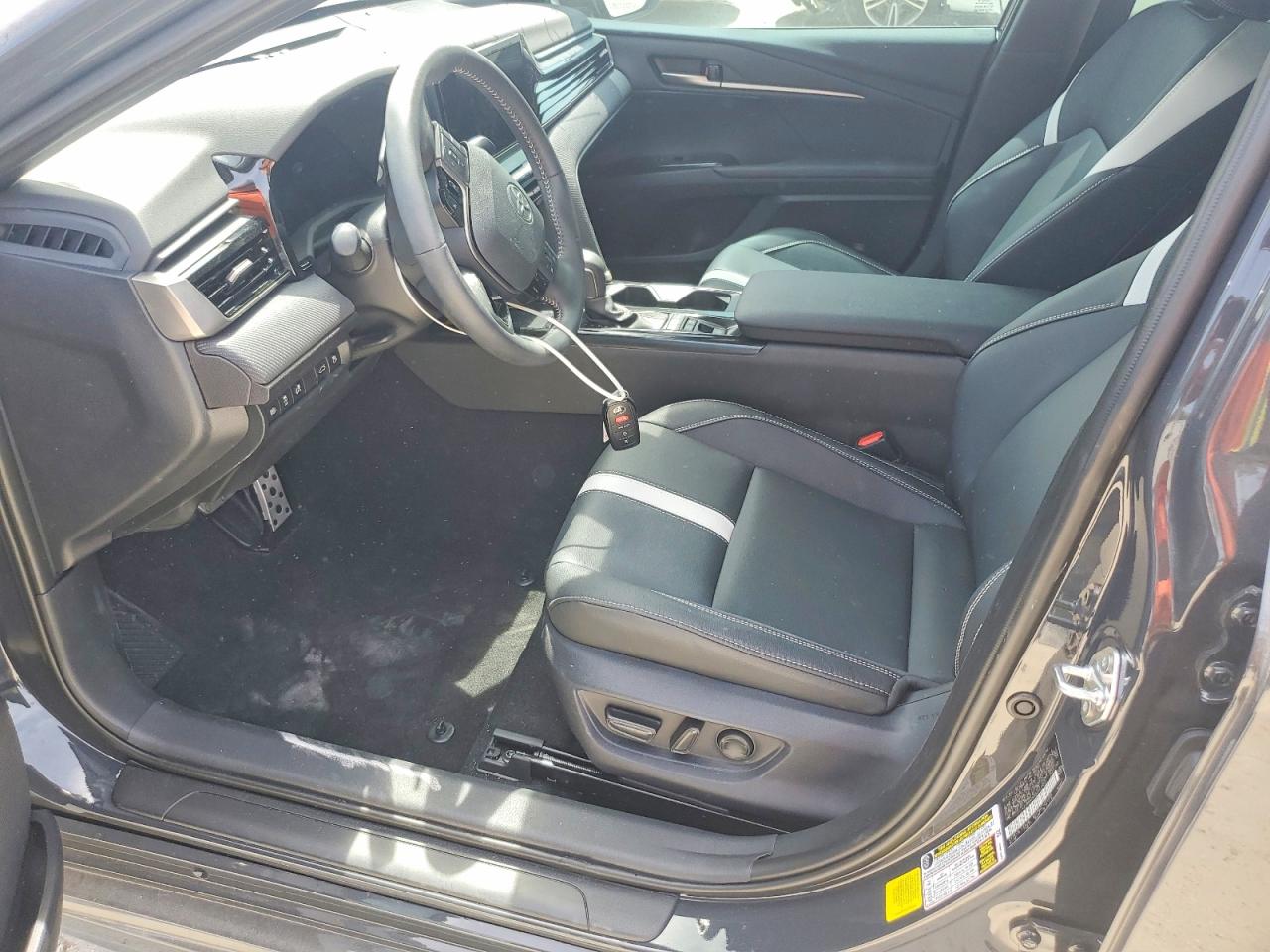 2025 TOYOTA CAMRY SE photo 13