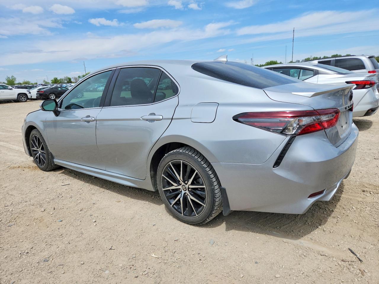 2024 TOYOTA CAMRY SE photo 3
