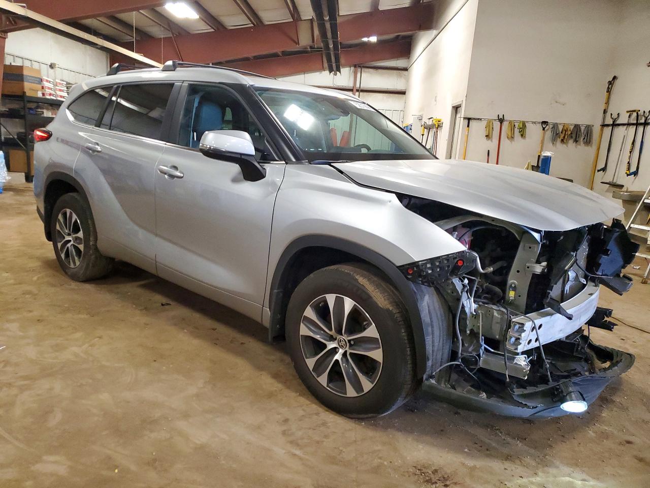 2023 TOYOTA HIGHLANDER XLE photo 10