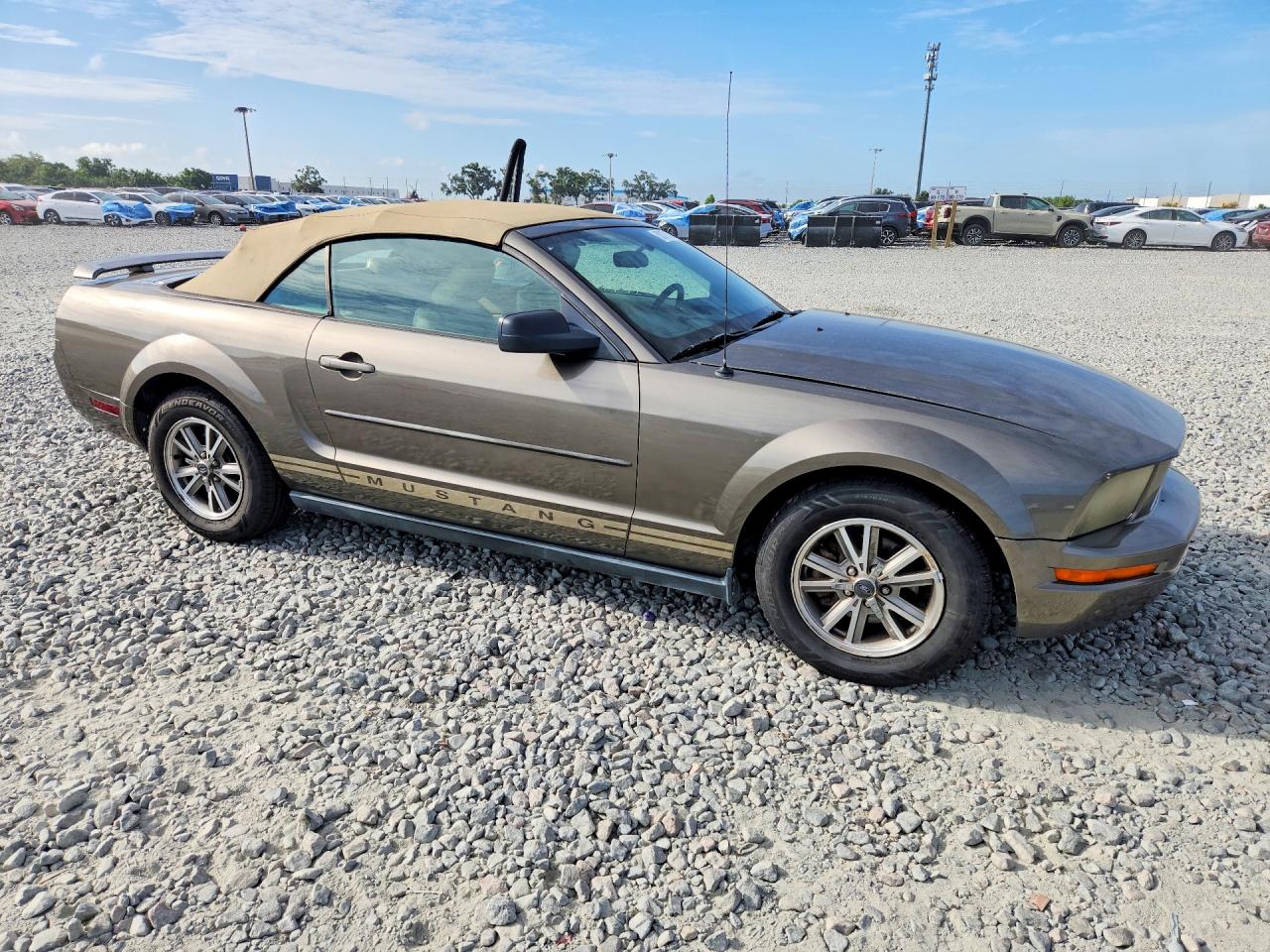 2005 FORD MUSTANG photo 4