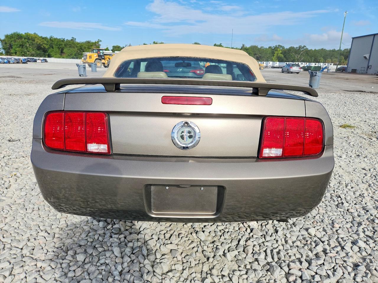 2005 FORD MUSTANG photo 6