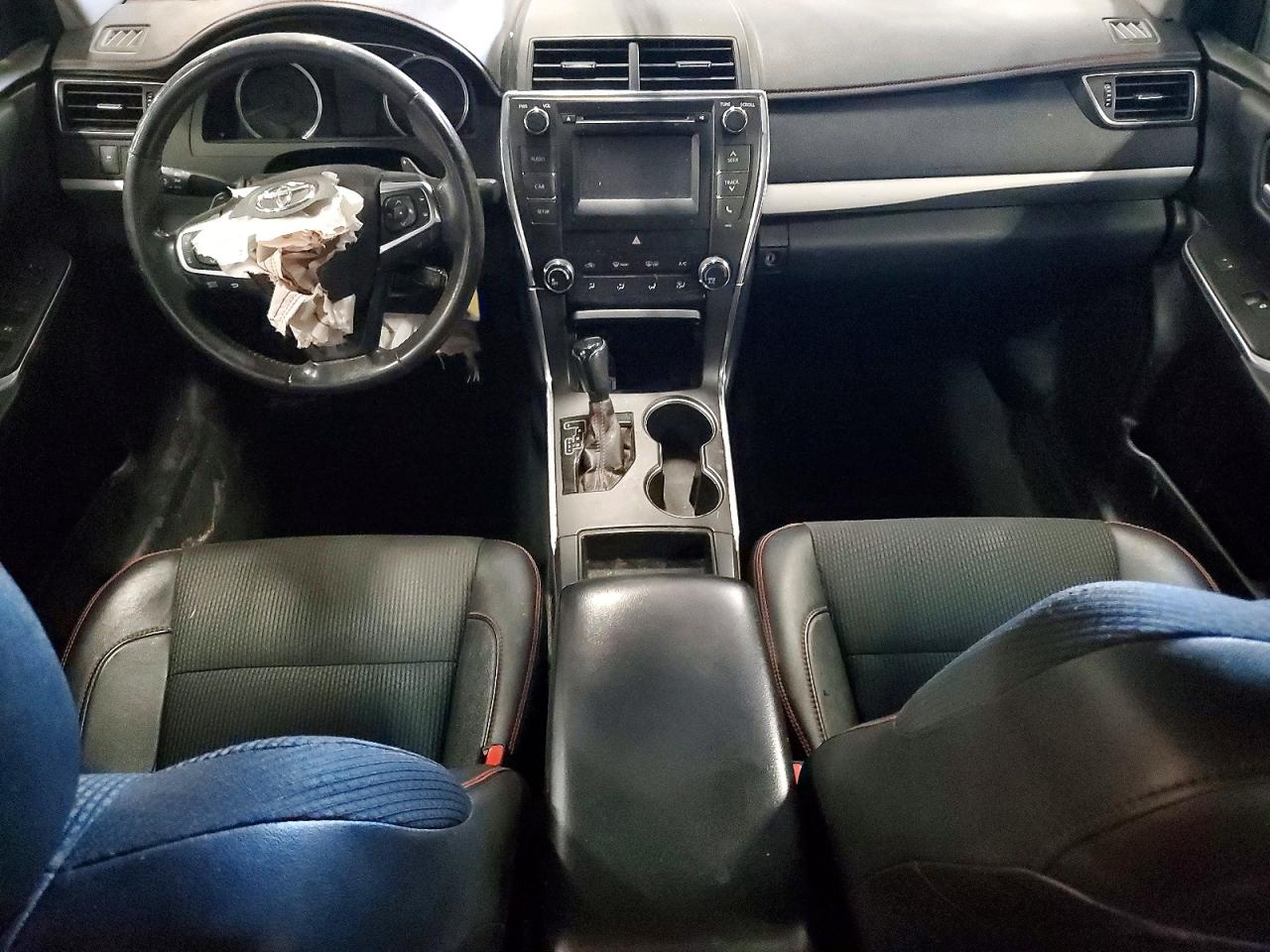2017 TOYOTA CAMRY SE photo 22