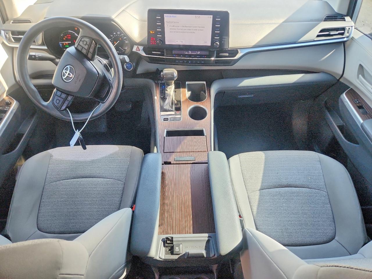 2022 TOYOTA SIENNA LE photo 8