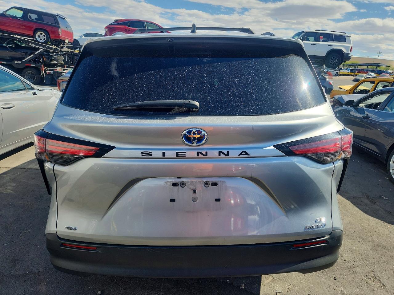 2022 TOYOTA SIENNA LE photo 6