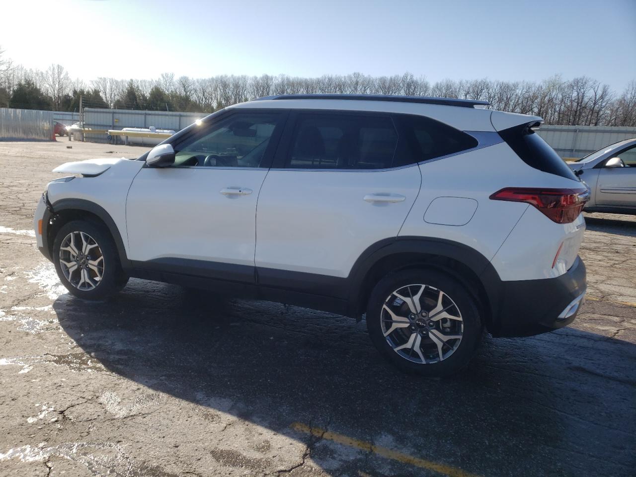 2023 KIA SELTOS EX photo 2