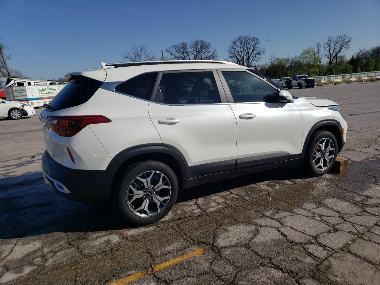 2023 KIA SELTOS EX photo 3