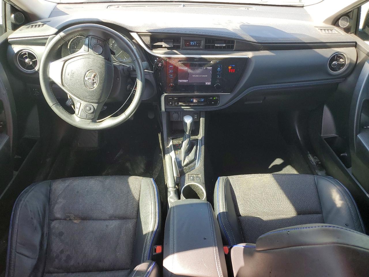 2018 TOYOTA COROLLA SE photo 15