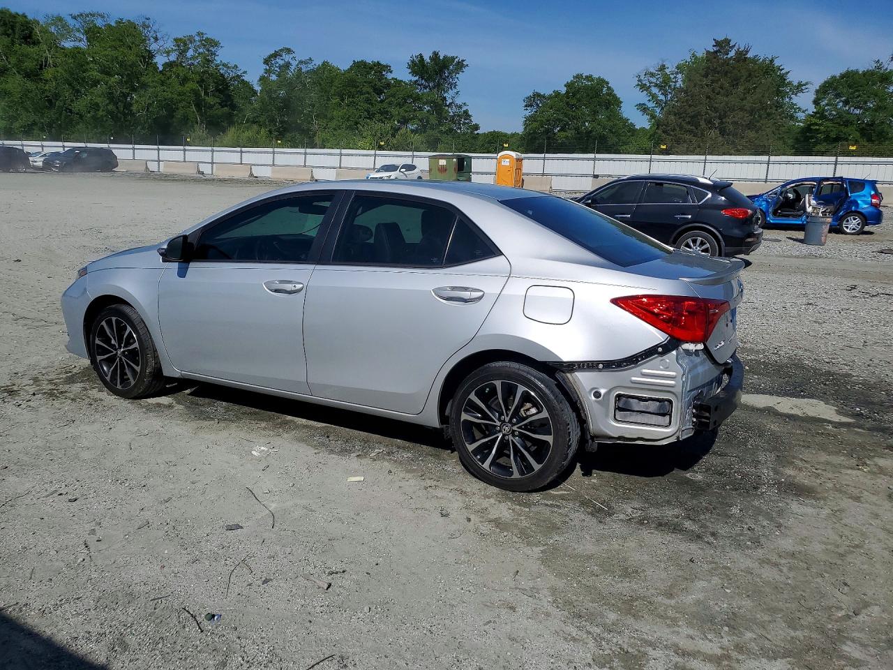 2018 TOYOTA COROLLA SE photo 3