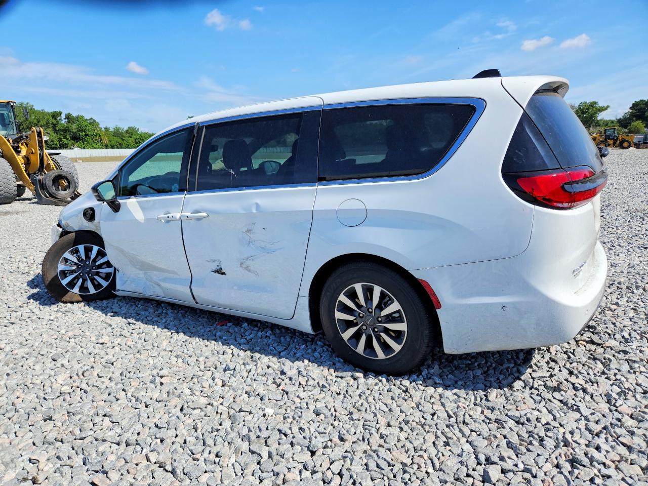 2025 CHRYSLER PACIFICA HYBRID SELECT photo 2