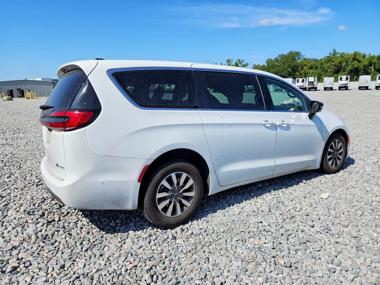 2025 CHRYSLER PACIFICA HYBRID SELECT photo 3