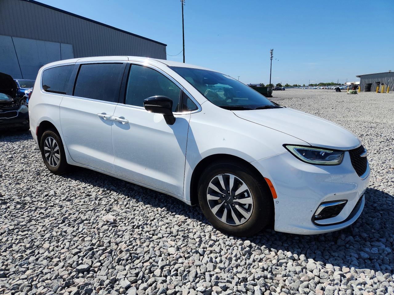 2025 CHRYSLER PACIFICA HYBRID SELECT photo 4