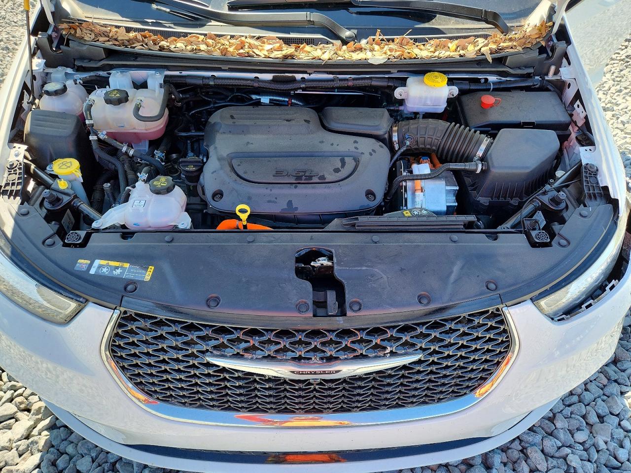 2025 CHRYSLER PACIFICA HYBRID SELECT photo 12