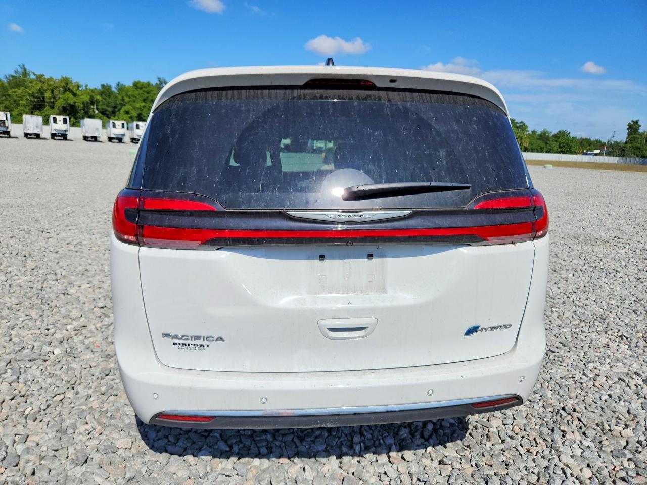 2025 CHRYSLER PACIFICA HYBRID SELECT photo 6