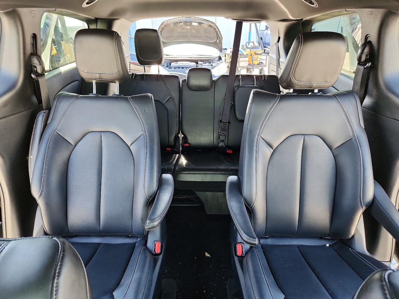 2025 CHRYSLER PACIFICA HYBRID SELECT photo 10