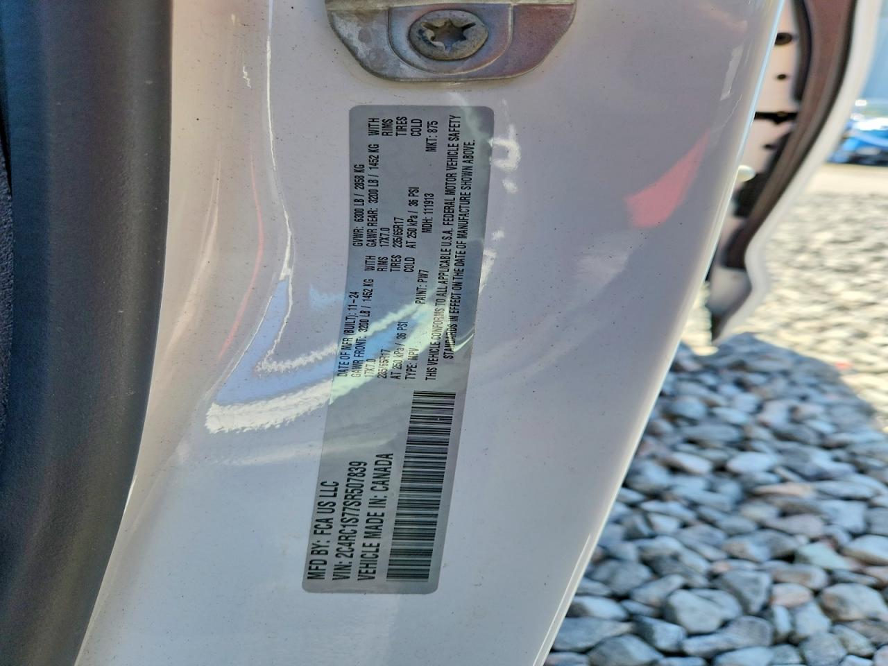 2025 CHRYSLER PACIFICA HYBRID SELECT photo 13