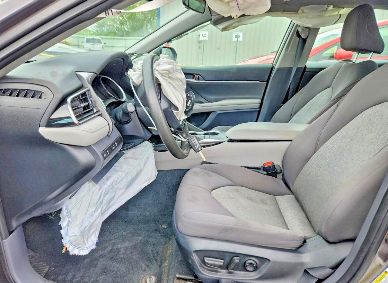 2023 TOYOTA CAMRY LE photo 19