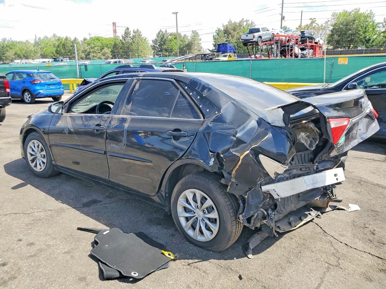 2015 TOYOTA CAMRY LE photo 2