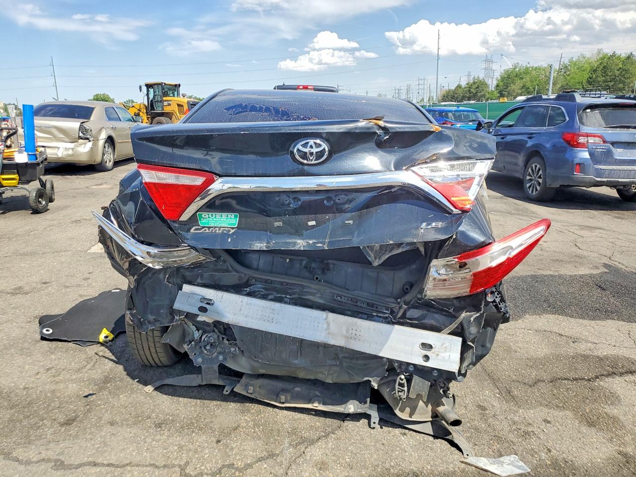 2015 TOYOTA CAMRY LE photo 6