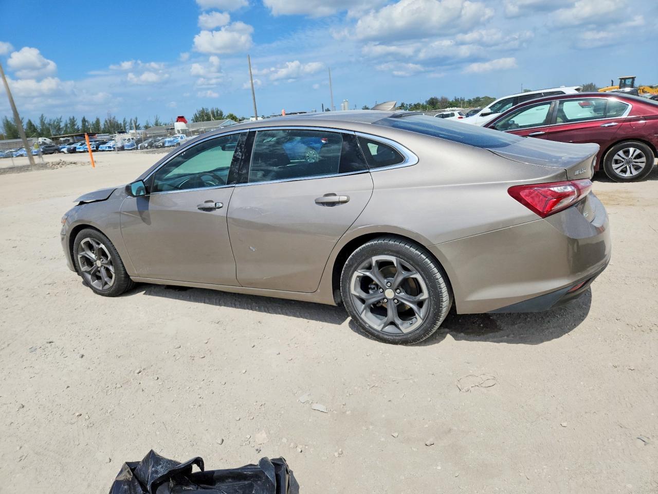 2022 CHEVROLET MALIBU LT photo 4