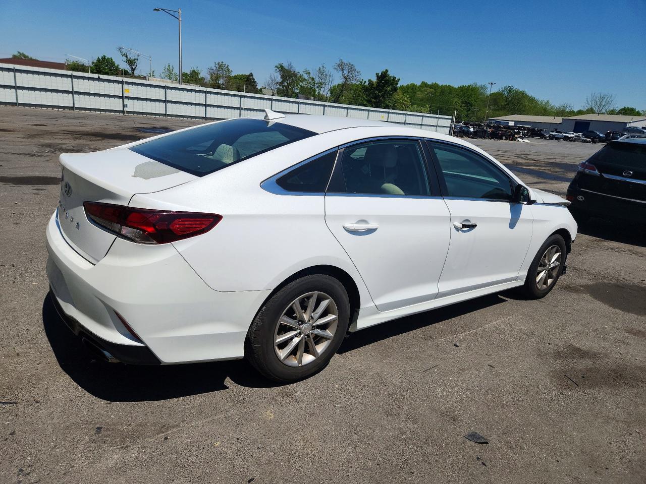 2018 HYUNDAI SONATA SE photo 3