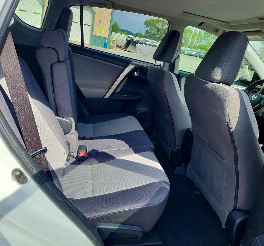 2014 TOYOTA RAV4 XLE photo 19