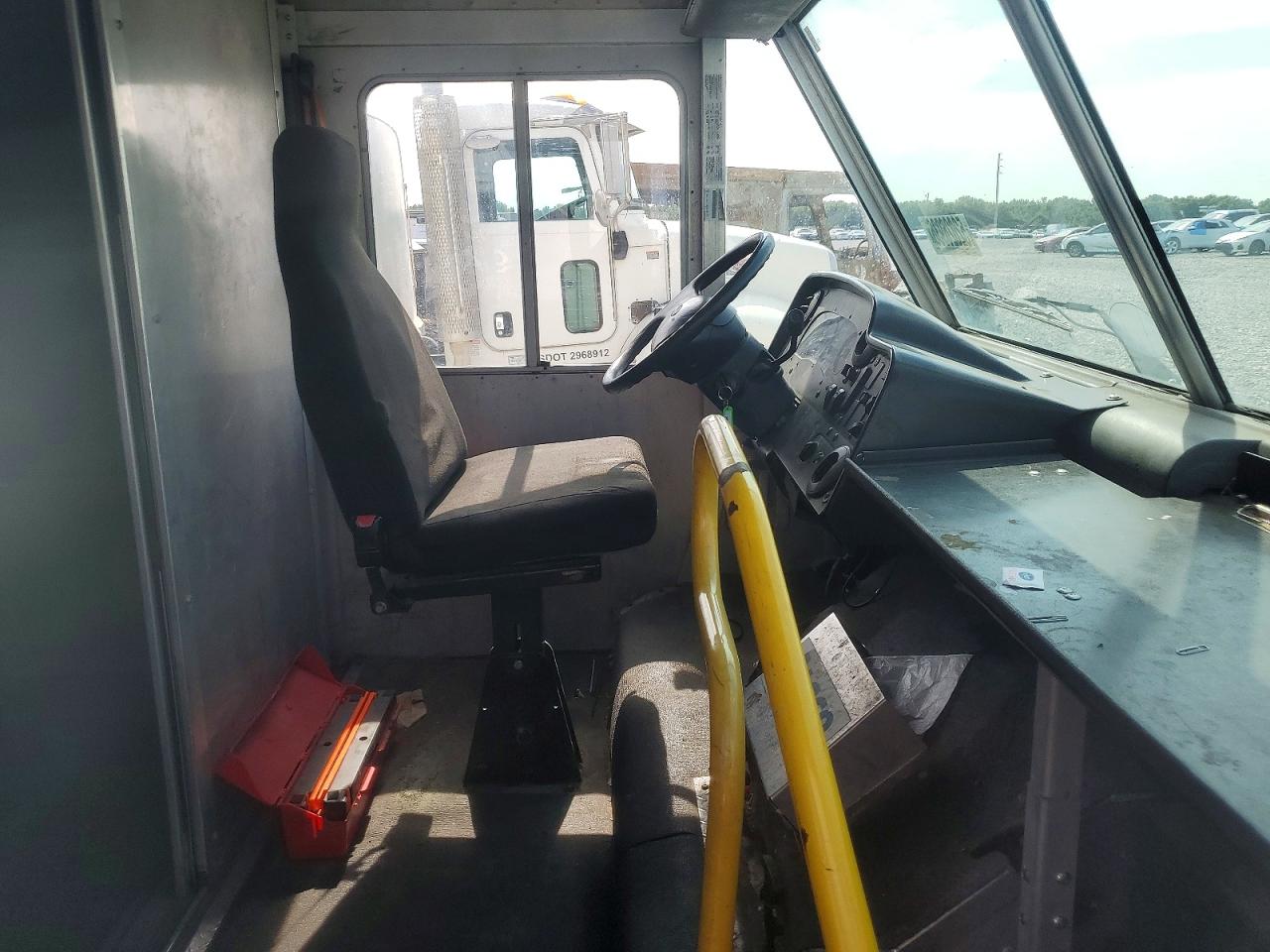 2015 FORD F59 DELIVERY TRUCK photo 7