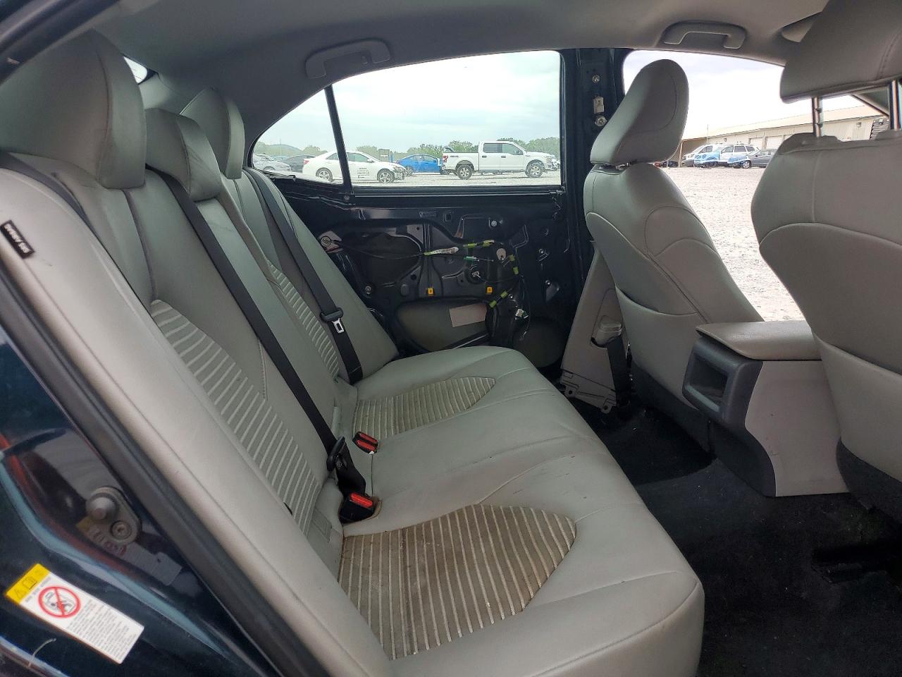 2019 TOYOTA CAMRY SE photo 28