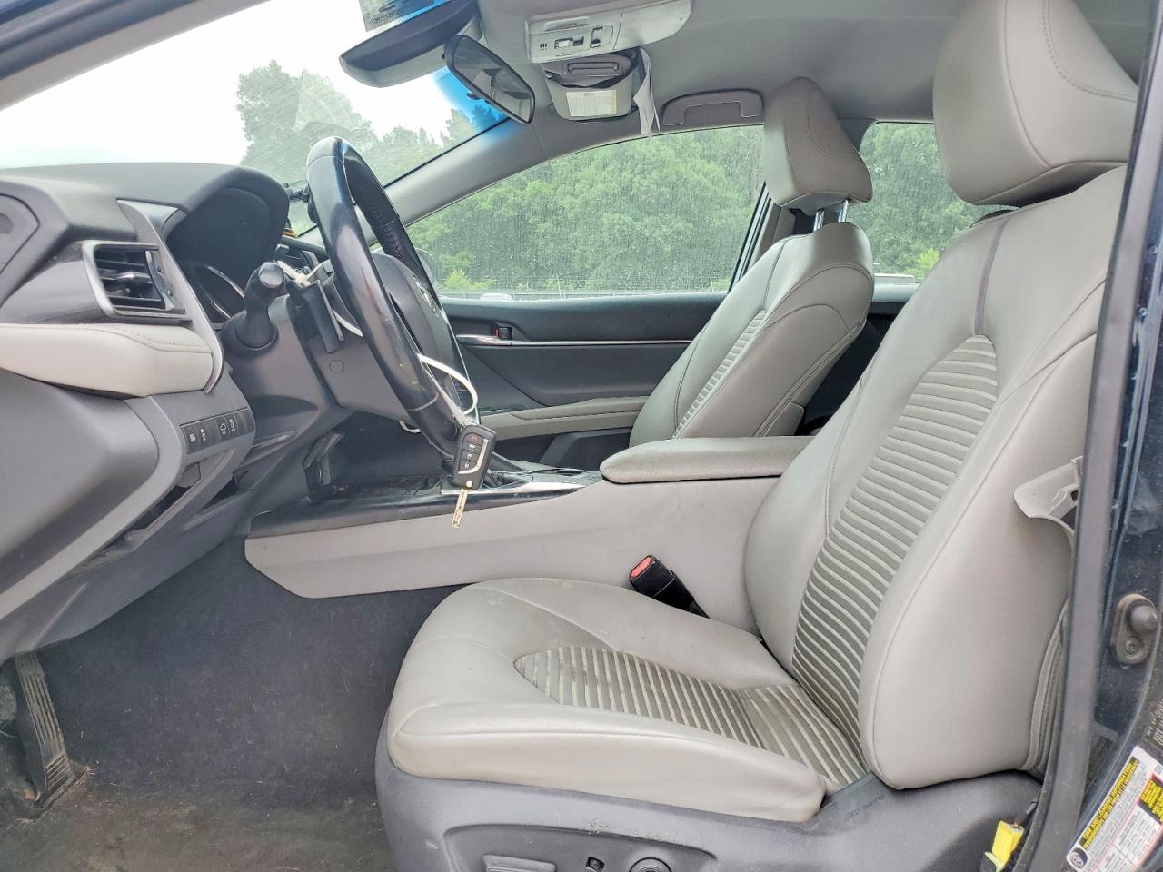 2019 TOYOTA CAMRY SE photo 19