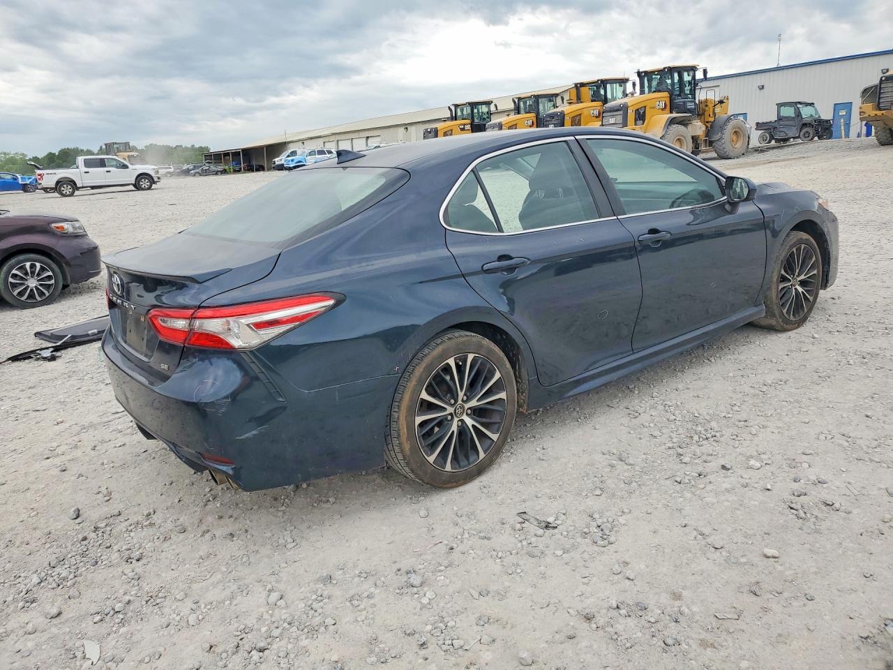 2019 TOYOTA CAMRY SE photo 7