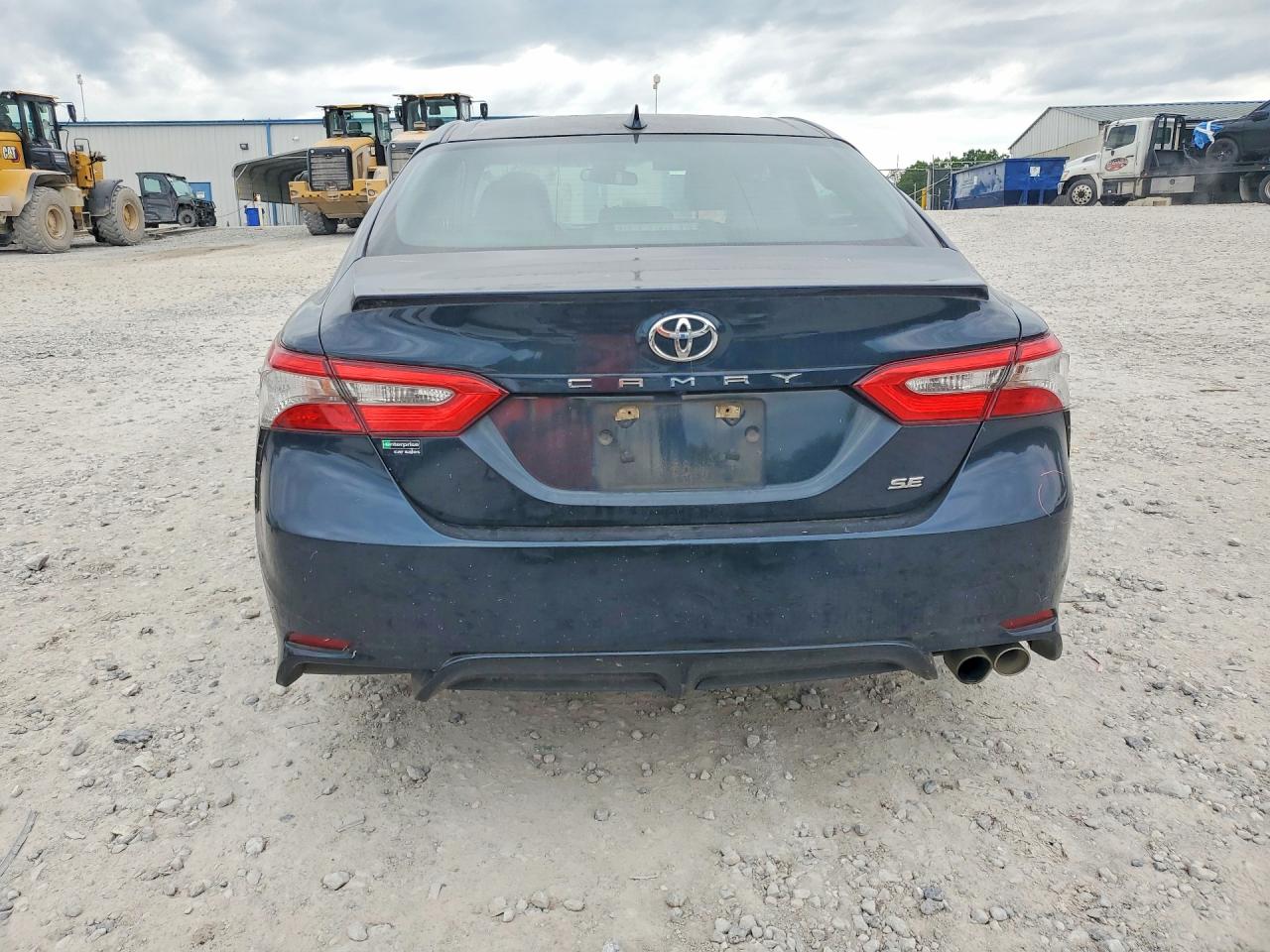 2019 TOYOTA CAMRY SE photo 16